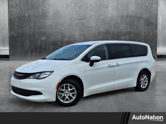 Used 2022 Chrysler Voyager LX image 1