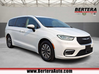 Certified 2023 Chrysler Pacifica Touring-L image 1