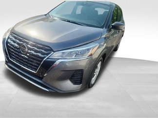 Used 2021 Nissan Kicks S image 1
