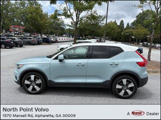 Used 2019 Volvo XC40 T5 Momentum image 1