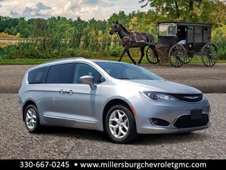 Used 2018 Chrysler Pacifica Touring-L w/ Tire & Wheel Group image 1