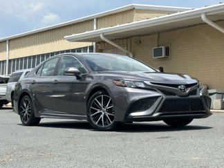 Used 2022 Toyota Camry SE image 1