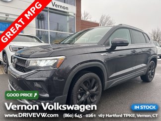 Certified 2024 Volkswagen Taos SE image 1