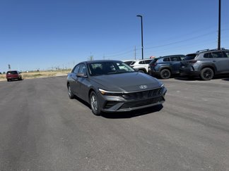 Used 2025 Hyundai Elantra SE image 1
