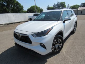 Used 2022 Toyota Highlander XLE image 1