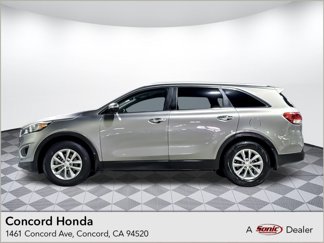 Used 2017 Kia Sorento LX w/ LX Convenience Package image 1