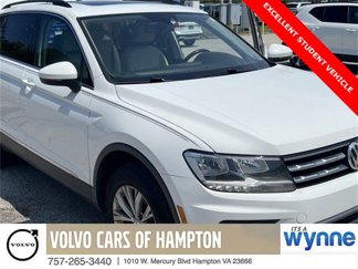 Used 2018 Volkswagen Tiguan SE w/ Panoramic Sunroof Package image 1