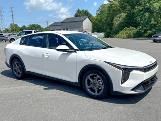 Used 2025 Kia K4 LXS image 1
