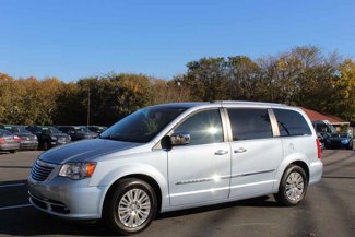 Used 2016 Chrysler Town & Country Limited image 1