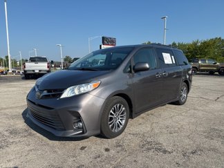 Used 2018 Toyota Sienna XLE image 1