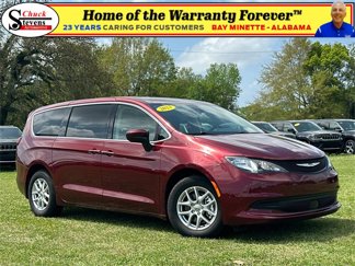 Used 2023 Chrysler Voyager LX image 1