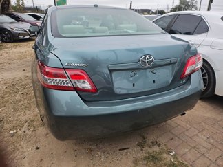 Used 2011 Toyota Camry LE image 1
