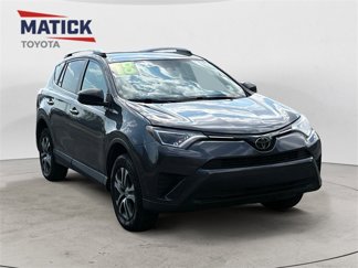 Used 2018 Toyota RAV4 LE video 1