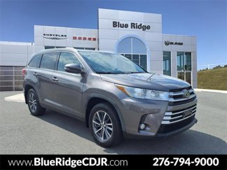Used 2019 Toyota Highlander SE image 1
