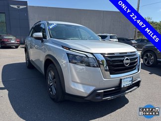Used 2024 Nissan Pathfinder SV image 1