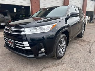 Used 2017 Toyota Highlander XLE image 1