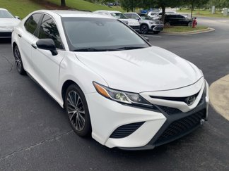 Used 2020 Toyota Camry SE image 1