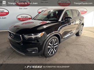 Used 2020 Volvo XC40 T5 Momentum image 1