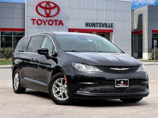 Used 2023 Chrysler Voyager LX image 1