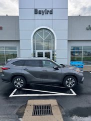 Used 2022 Toyota Highlander XLE image 1