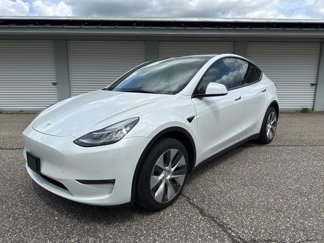 Used 2021 Tesla Model Y Long Range image 1