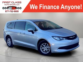 Used 2023 Chrysler Voyager LX image 1
