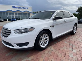 Used 2015 Ford Taurus SE image 1