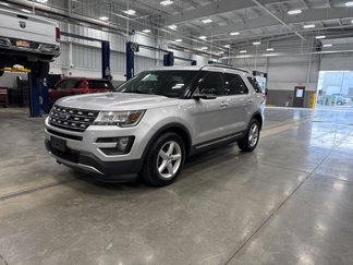 Used 2016 Ford Explorer XLT image 1