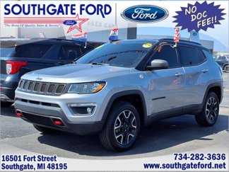 Used 2019 Jeep Compass Trailhawk w/ Cold Weather Group image 1