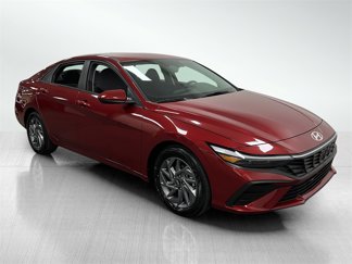 Used 2024 Hyundai Elantra SEL image 1