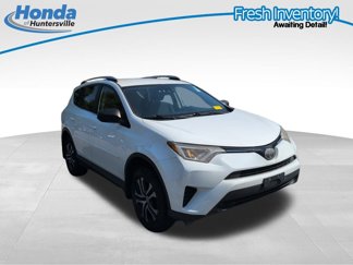 Used 2018 Toyota RAV4 LE image 1