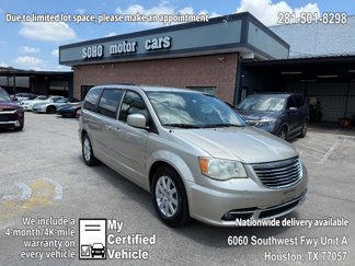 Used 2014 Chrysler Town & Country Touring image 1