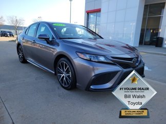 Used 2023 Toyota Camry SE image 1