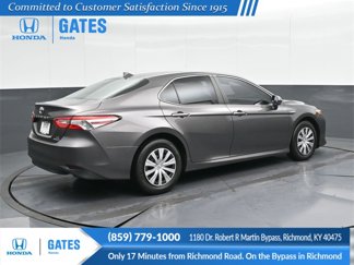 Used 2020 Toyota Camry LE image 1