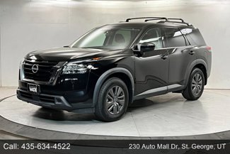 Used 2022 Nissan Pathfinder SV image 1