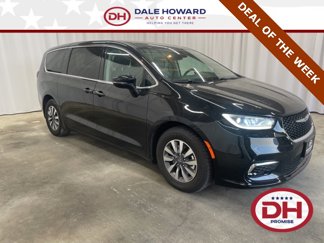 Used 2024 Chrysler Pacifica Select image 1