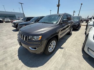Used 2021 Jeep Grand Cherokee Laredo image 1
