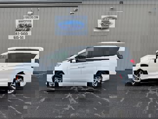 Used 2023 Chrysler Pacifica Touring-L image 1