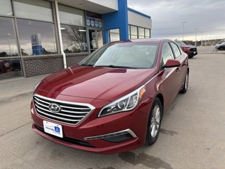 Used 2015 Hyundai Sonata SE image 1