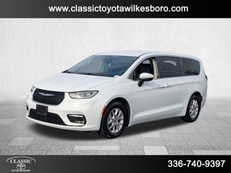 Used 2023 Chrysler Pacifica Touring-L image 1