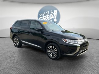 Used 2020 Mitsubishi Outlander SE image 1