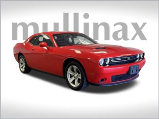 Used 2022 Dodge Challenger SXT image 1