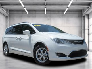 Used 2018 Chrysler Pacifica Touring-L Plus image 1