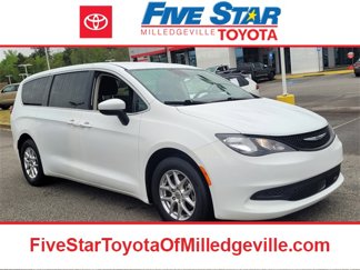 Used 2023 Chrysler Voyager LX image 1