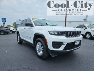 Used 2023 Jeep Grand Cherokee Laredo image 1