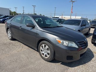 Used 2010 Toyota Camry LE image 1