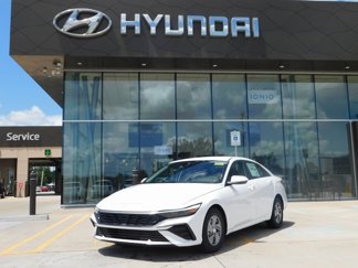 New 2025 Hyundai Elantra SE image 1