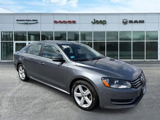 Used 2013 Volkswagen Passat 2.5 SE video 1