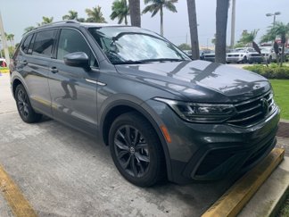 Used 2022 Volkswagen Tiguan SE w/ Panoramic Sunroof Package image 1