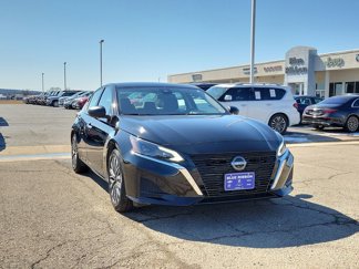 Used 2024 Nissan Altima 2.5 SV image 1